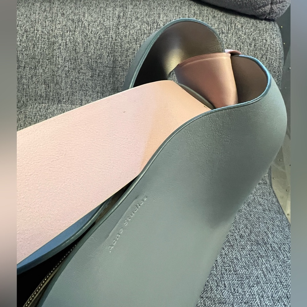 Acne Studios Musubi Midi Tote in Pale Blue and Pink - Picture 8 of 15